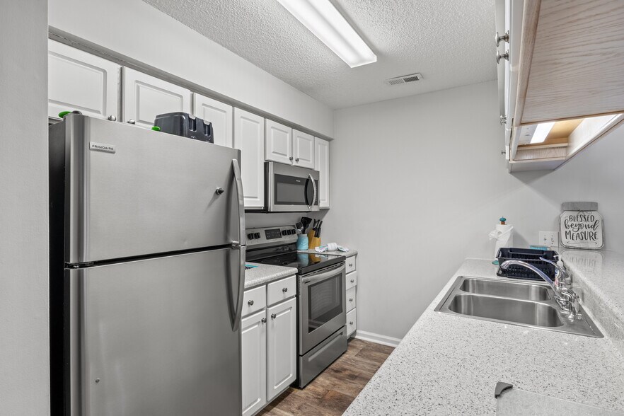 Building Photo - 5030 Windsor Green Way