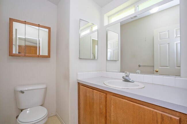 Building Photo - 3-Bedroom Gig Harbor Retreat with Private Setting and Modern Comforts