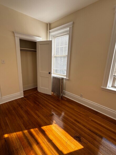Building Photo - 41 Park Dr