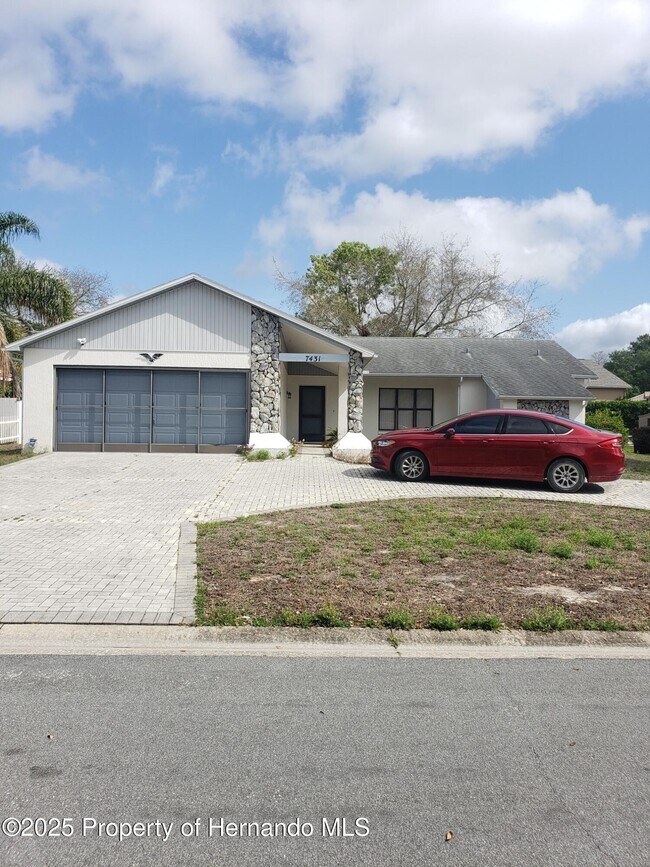 Building Photo - 7431 Flyway Dr