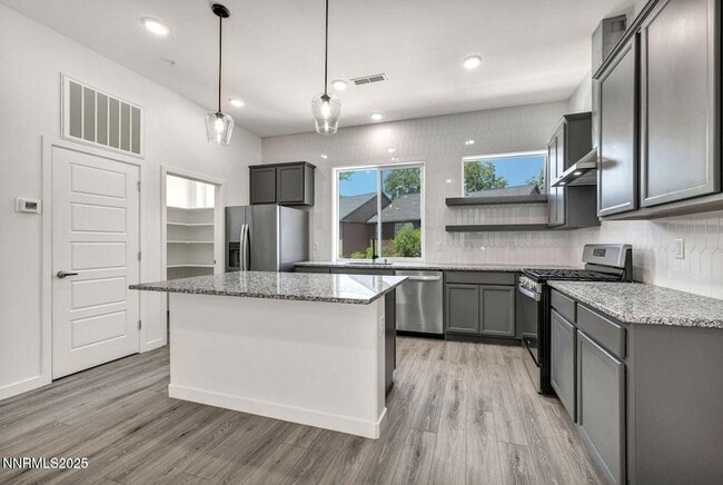 Building Photo - 557 California Ave