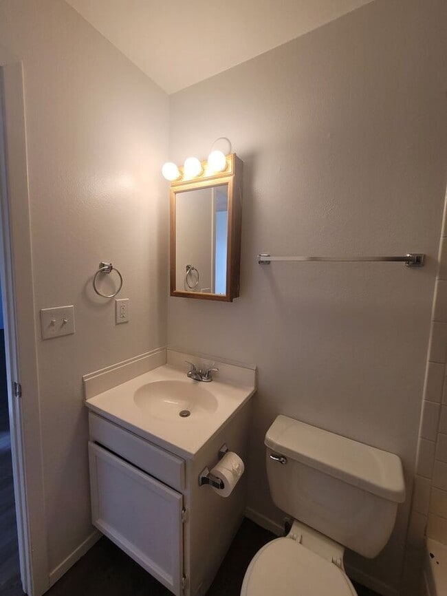 Building Photo - Charming 2-Bedroom, 1-Bathroom Upper-Level...