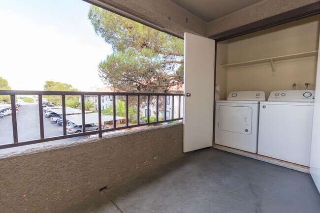 Building Photo - For Rent – 1 Bed, 1 Bath Condo Near Durang...