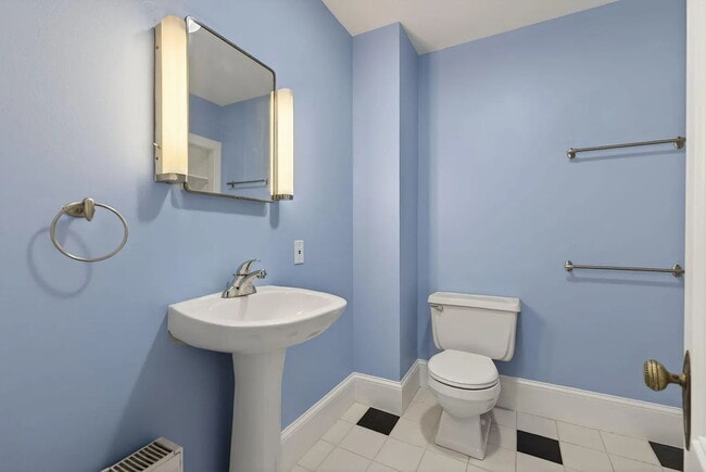 Building Photo - Beautiful First-Floor Condo in Portland’s West End