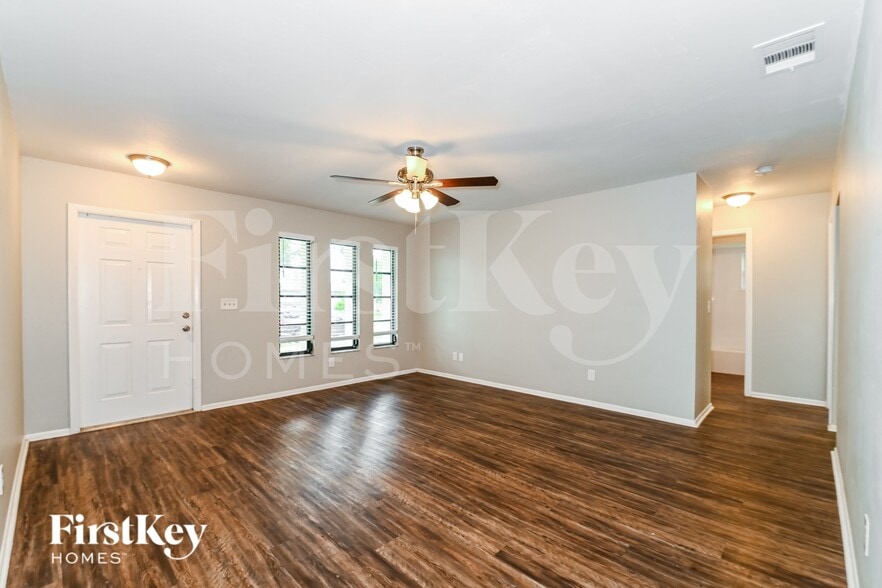 Building Photo - 2128 SE 3rd Terrace