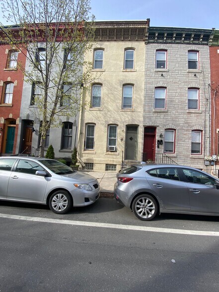 Building Photo - 1725 Bainbridge St