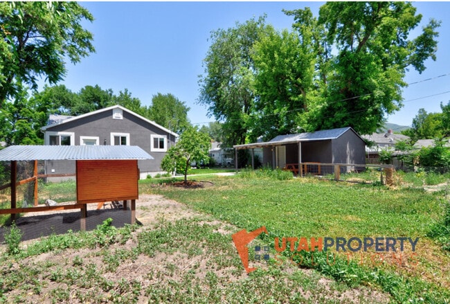 Building Photo - 330 E Sherman Ave