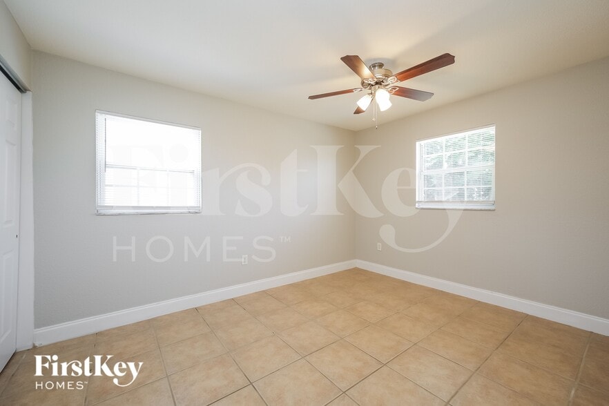 Building Photo - 2326 Barcelona Ave