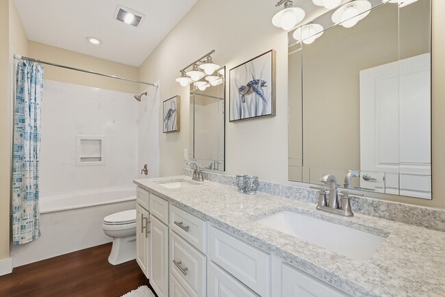 Building Photo - Prime Coastal Location!