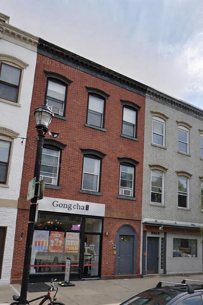 Building Photo - 527 Washington St