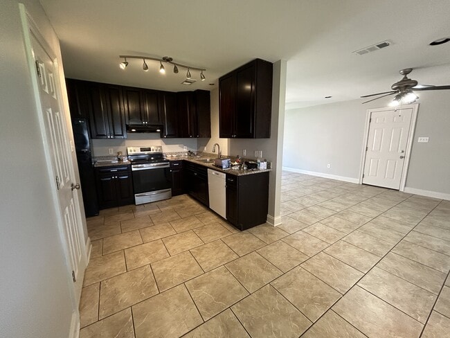 Building Photo - 3108 Tournefort St