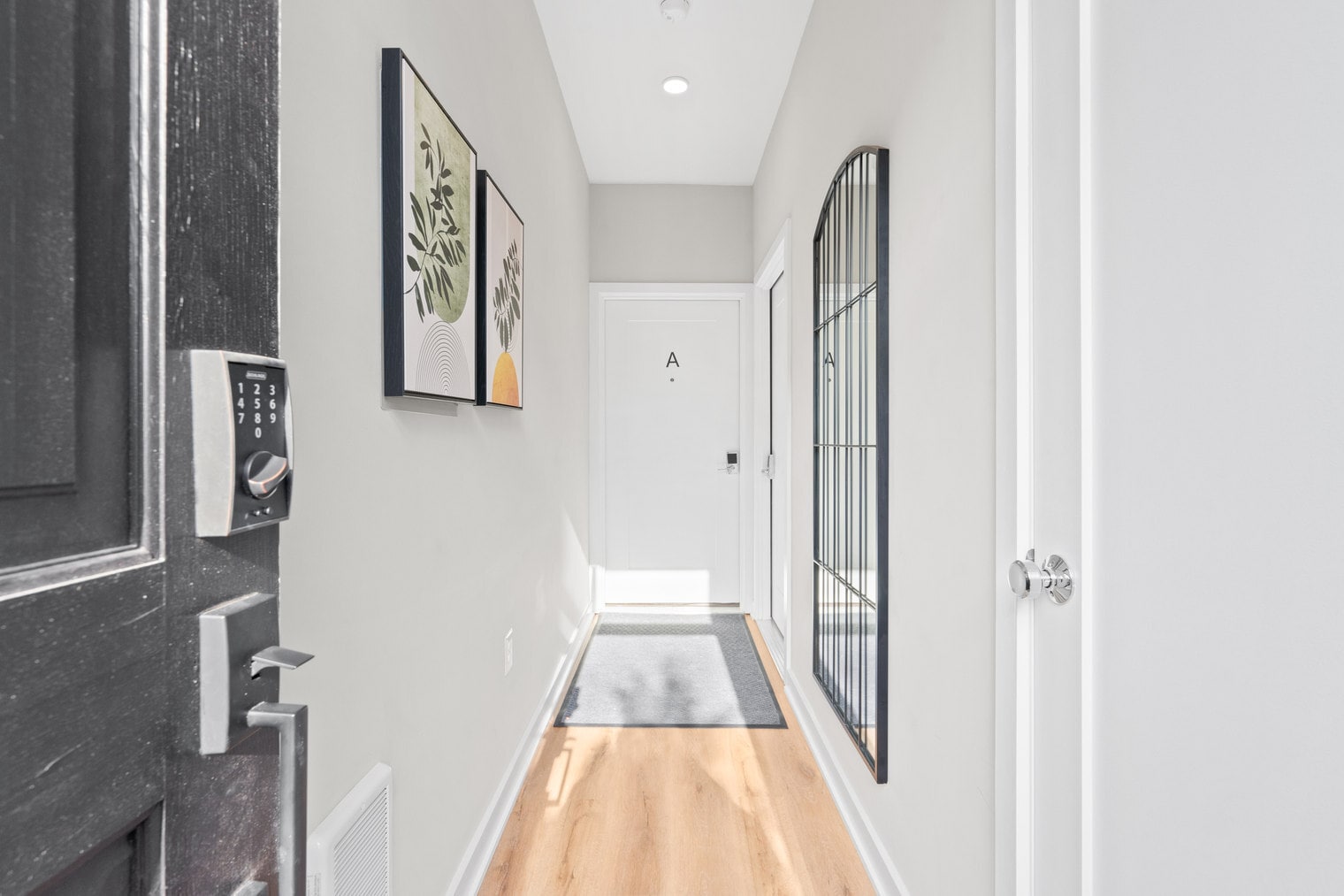 Building Photo - 418 D St SE