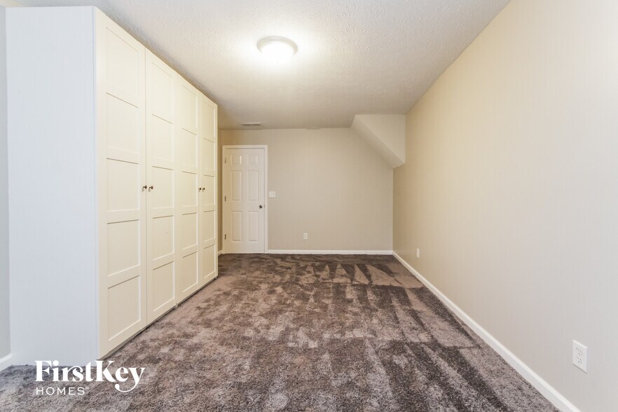Building Photo - 1526 Old Thicket Ct
