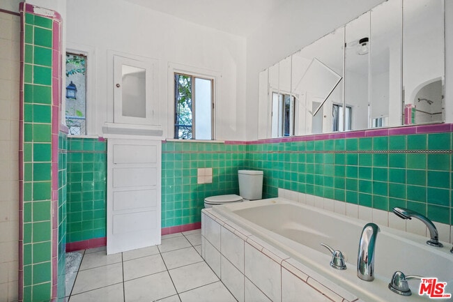 Building Photo - 1091 S Mansfield Ave