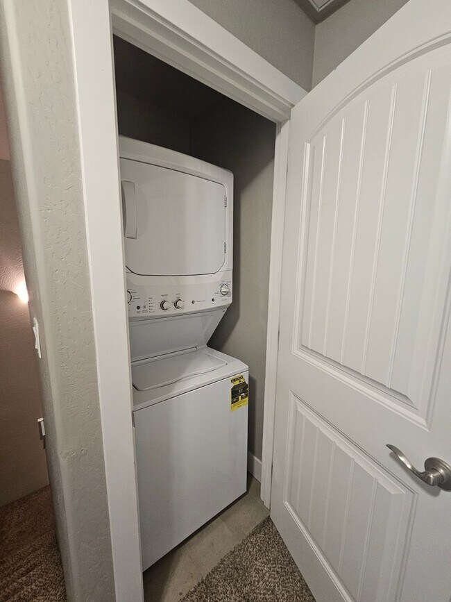 Building Photo - 1803012