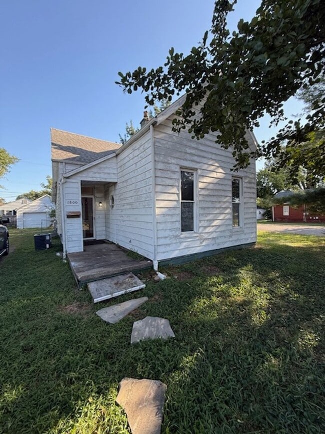 Primary Photo - 1800 E Division St