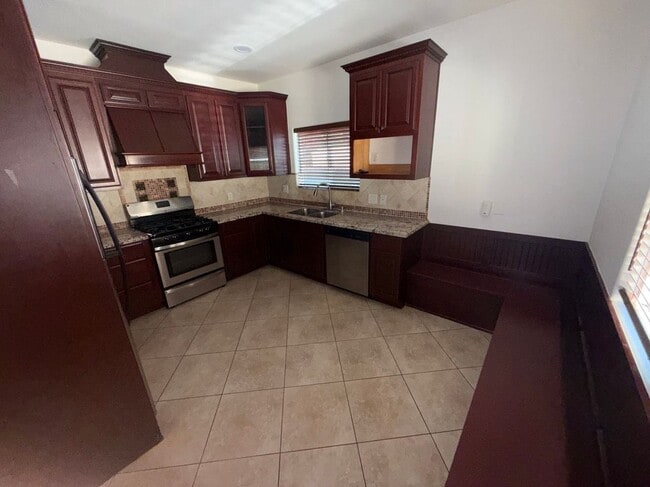 Building Photo - 2244 Ripple St