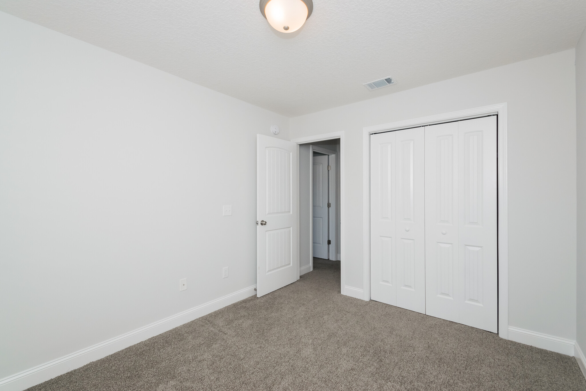 Building Photo - 135 Sugarberry Cir