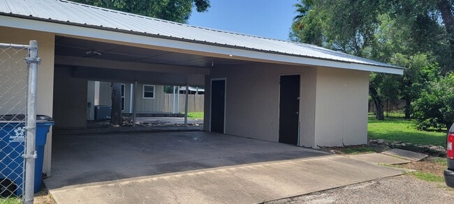 Building Photo - 404 SW 10th St