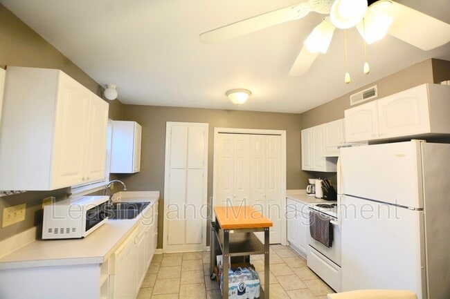 Building Photo - 1423 Ashley River Rd