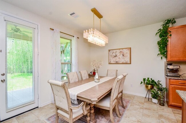Building Photo - 3808 Canterbury Park Dr
