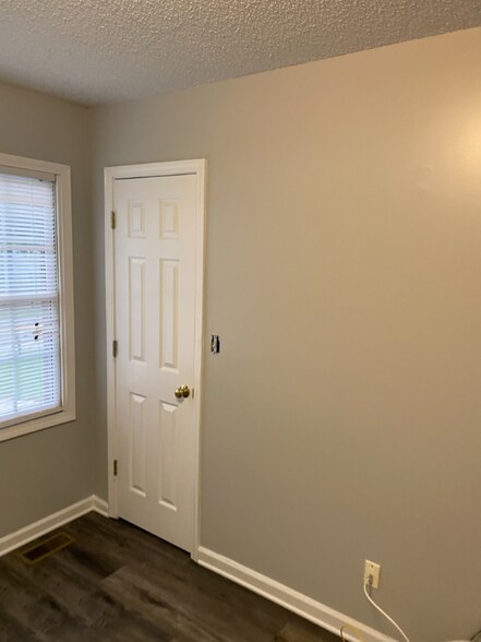 Building Photo - 1510 Brenner Ave