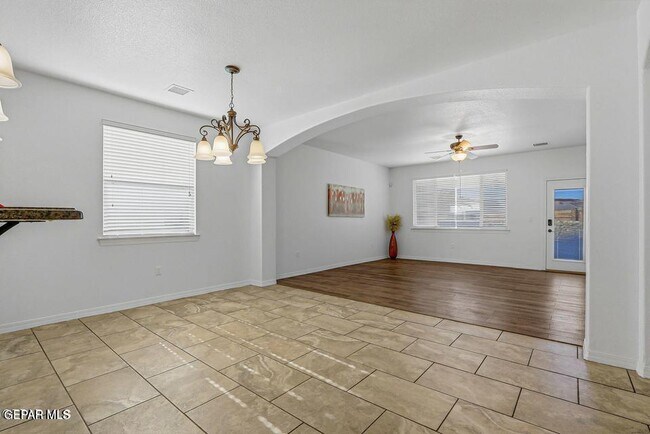 Building Photo - 520 Gomez Rd