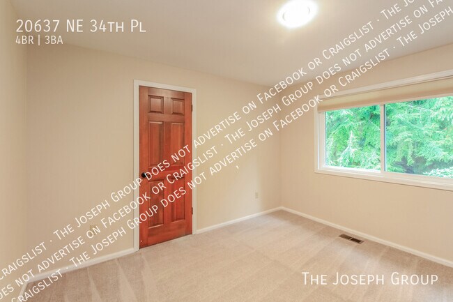 Building Photo - 20637 NE 34th Pl