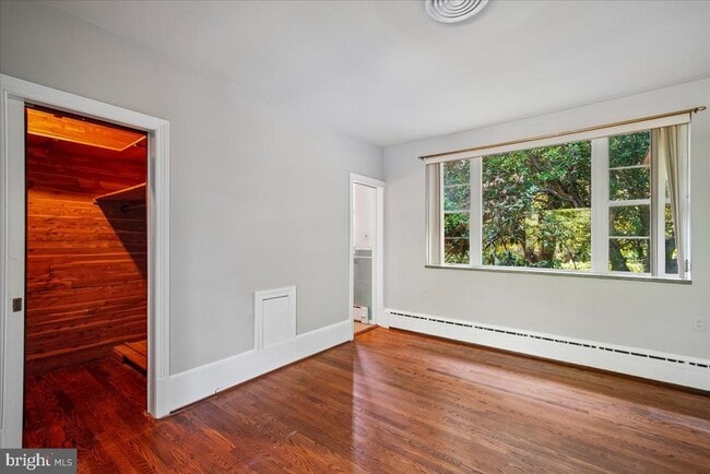 Building Photo - 8106 W Boulevard Dr