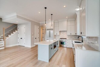 Building Photo - 3 bedroom in Chicago IL 60647