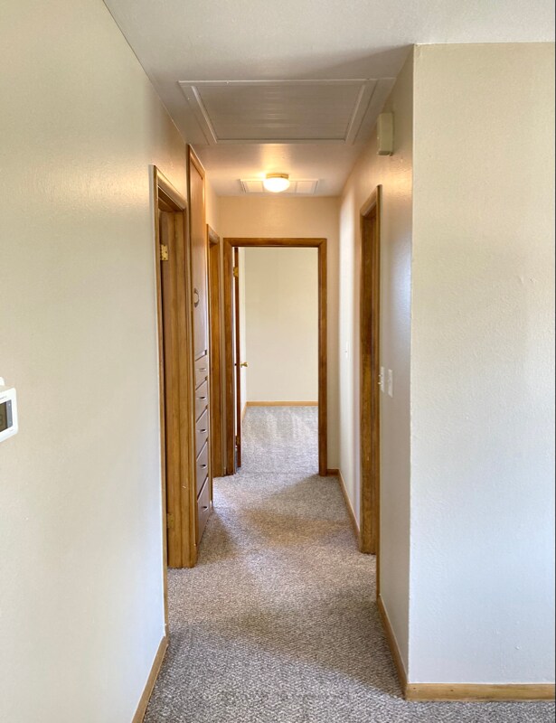 Building Photo - 612 W Matthews St