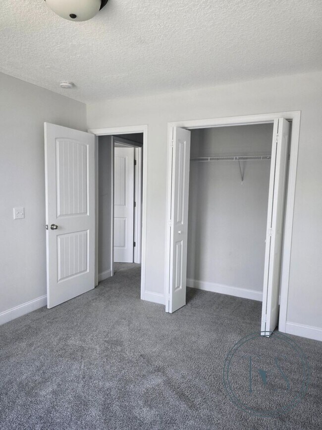 Building Photo - 532 Fairview Cir
