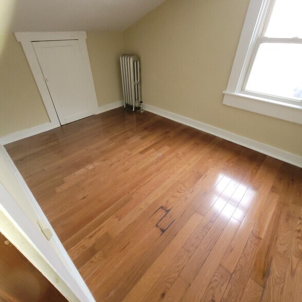 Building Photo - 223 E Mountain Rd