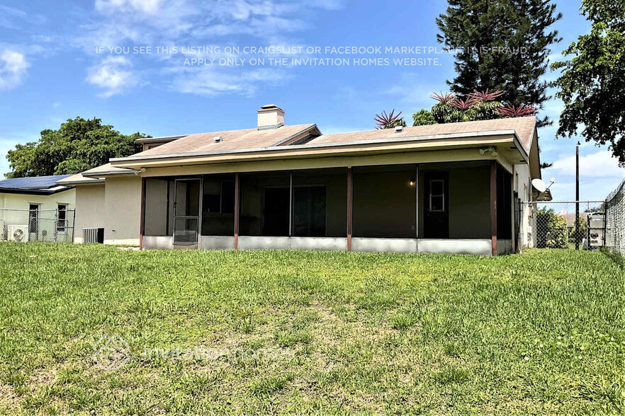 Building Photo - 1153 SW 25th Ave