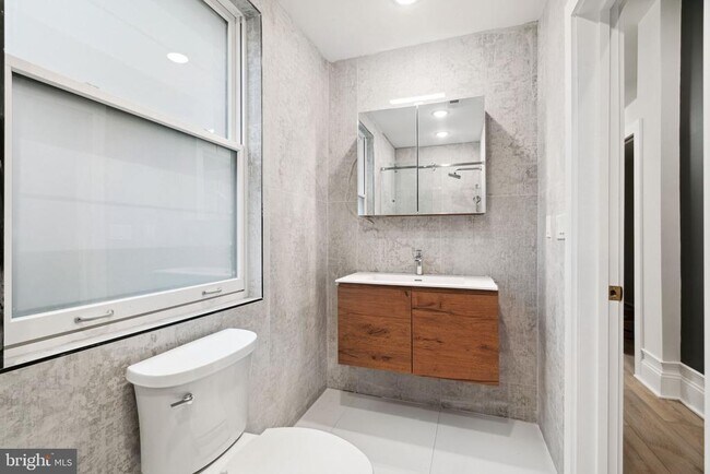 Building Photo - 1822 Chestnut St