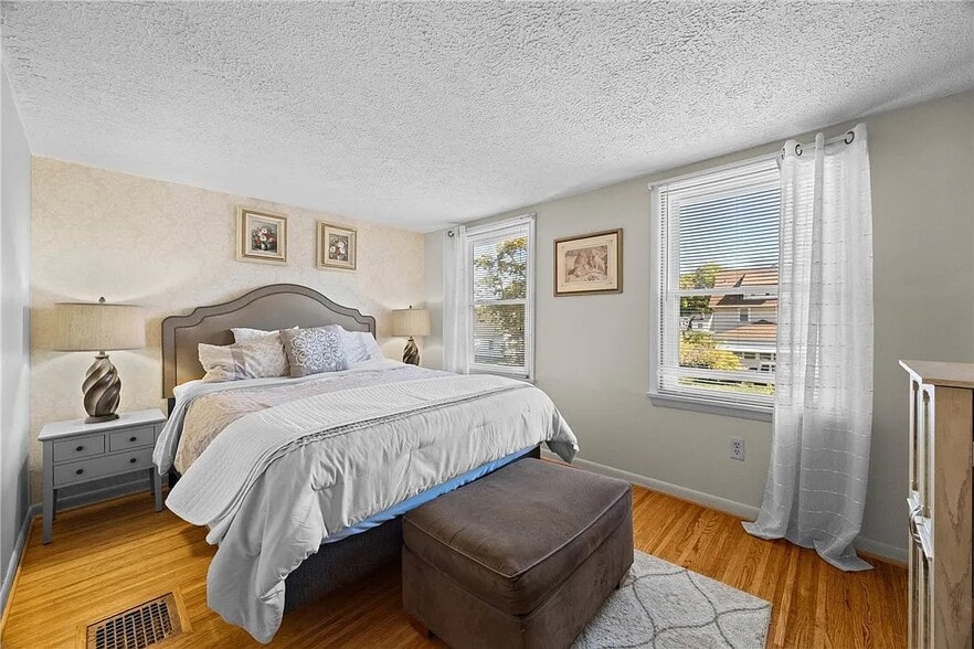 Building Photo - 136 Castleford Rd