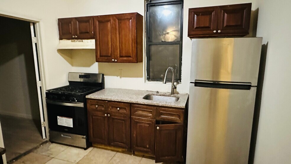 Kitchen - 56 Groshon Ave