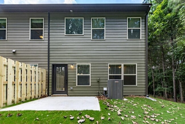 Building Photo - 1400 Creel Ln