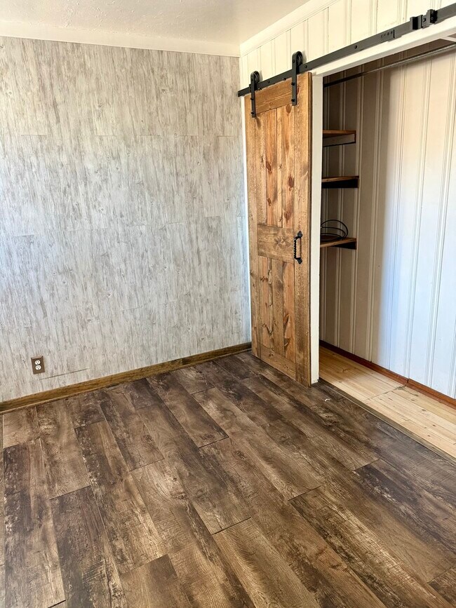 Building Photo - 3251 N Osage Ave