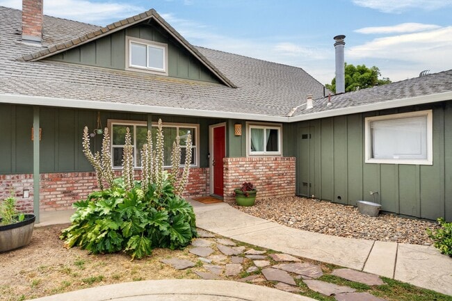 Building Photo - 420 Colusa Pl