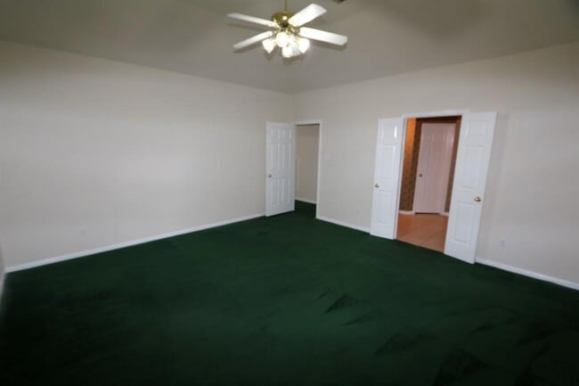 Building Photo - 5022 E Newpark Dr