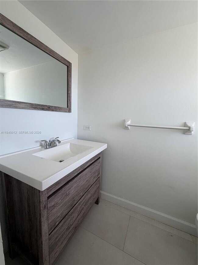 Building Photo - 441 NE 195th St