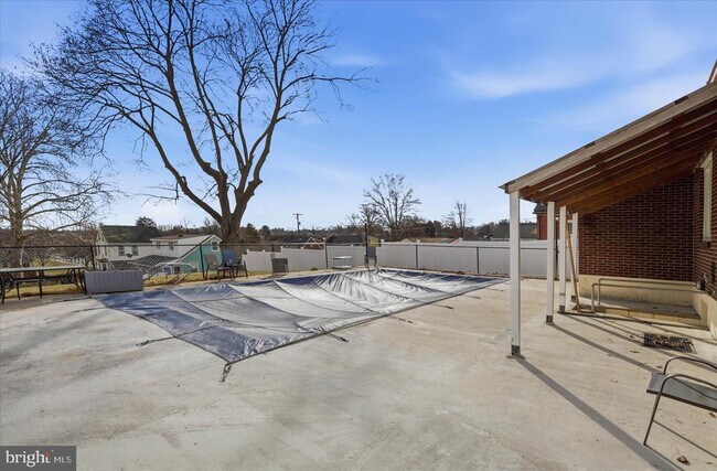 Building Photo - 1058 St Joseph St