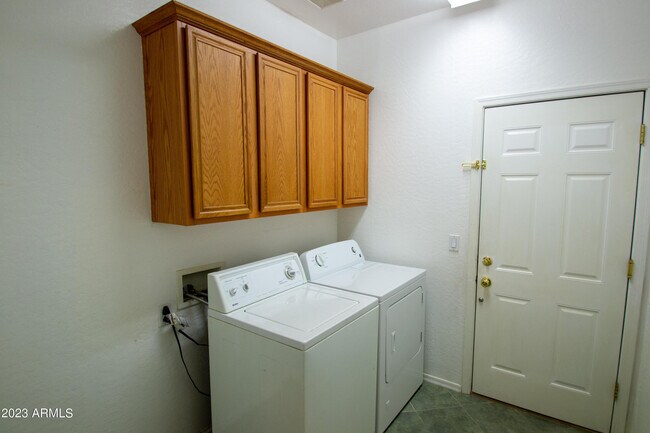 Building Photo - 3381 Thoreau Ln