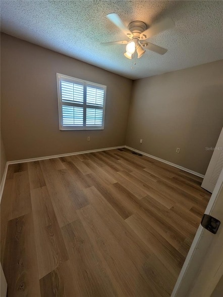 Building Photo - 13850 Oakwood Ln