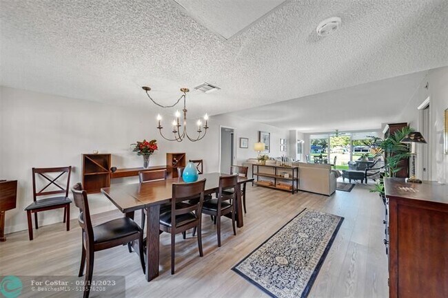 Building Photo - 3611 Oaks Clubhouse Dr