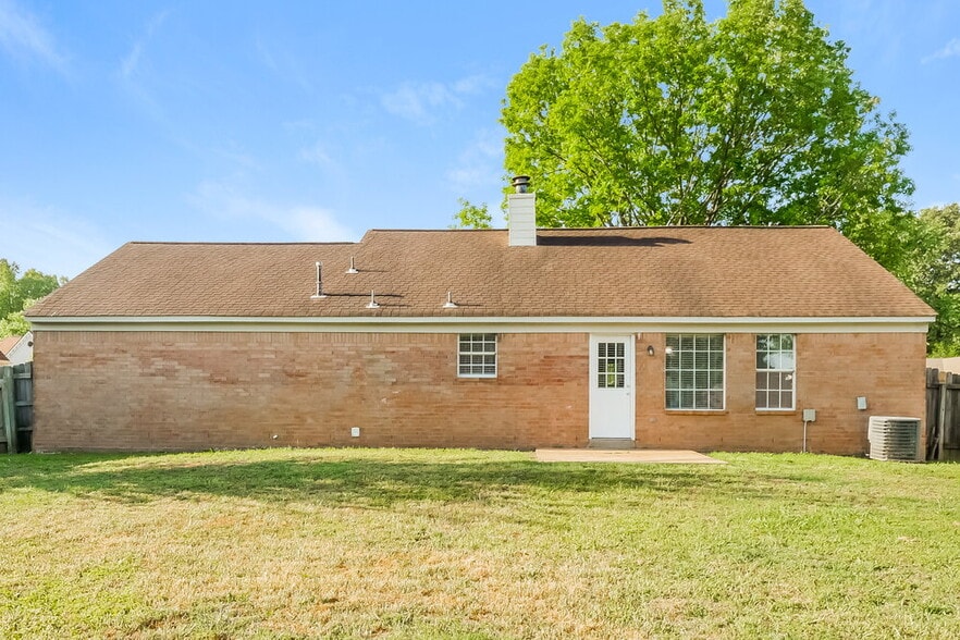 Building Photo - 6916 Fox Briar Cove