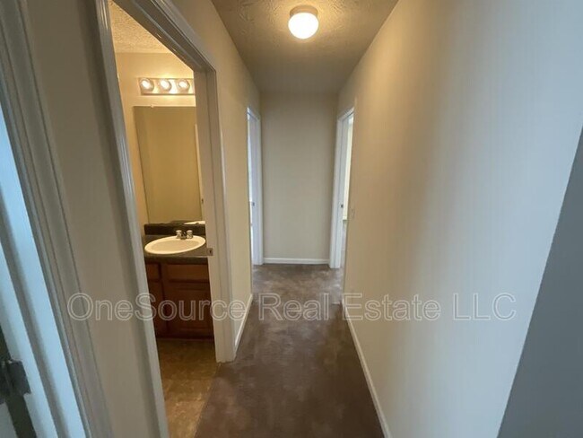 Building Photo - 1202 Fairington Club Dr