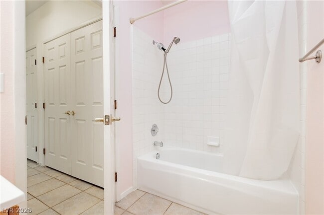 Building Photo - 301 Pine Haven St