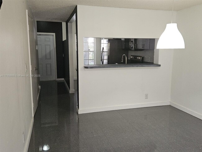 Building Photo - 117 SW 96th Ave
